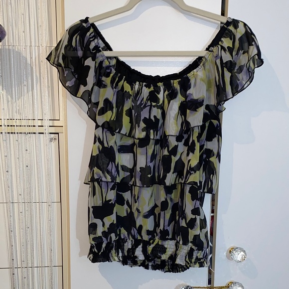 Floral Ruffle Off Shoulder Top - Picture 12 of 17